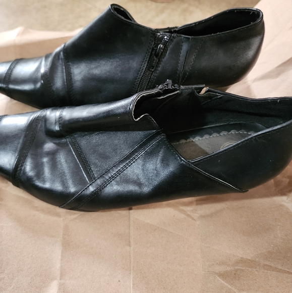 Shoes - Picture 2 of 3